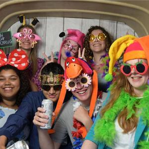 Zes feestelijke diplomeringen