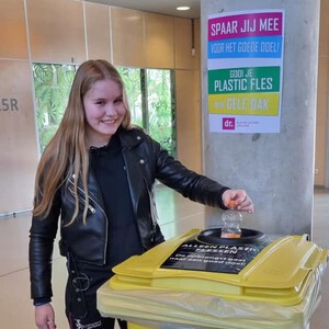 Alle plastic flessen verzamelen ...