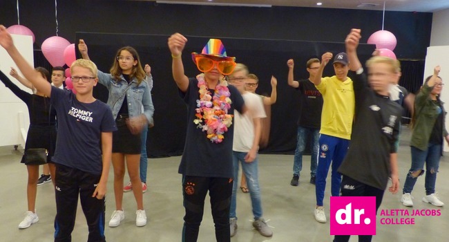 Een toneel voorstelling voor klas 1 