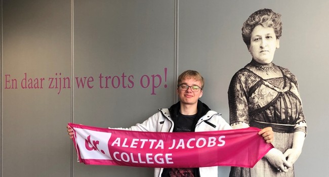 Eerste vaandels uitgereikt