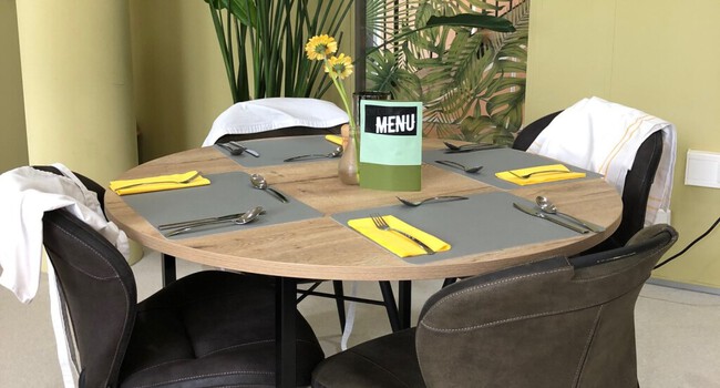 Leerlingen koken voor ouderen