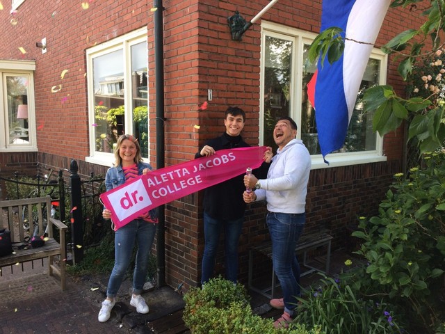 Met vlag en wimpel geslaagd