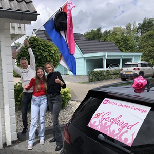 Met vlag en wimpel geslaagd