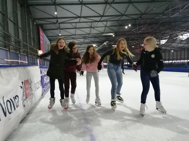 Onderbouw bindt de schaatsen onder