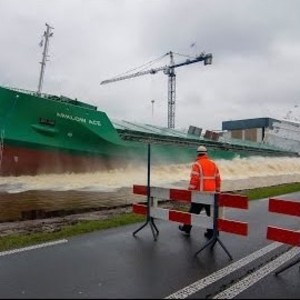 Tewaterlating van de "Arklow Ace" bij Ferus Smit