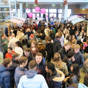 Tweede klassers organiseren kerstmarkt