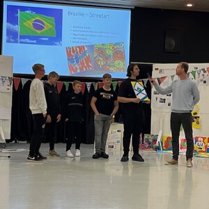 dr Scoolart gaat internationaal
